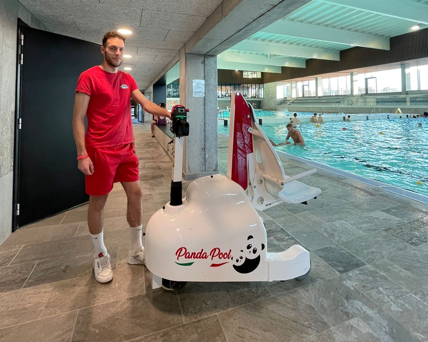 Fond de piscine mobile et élévateur