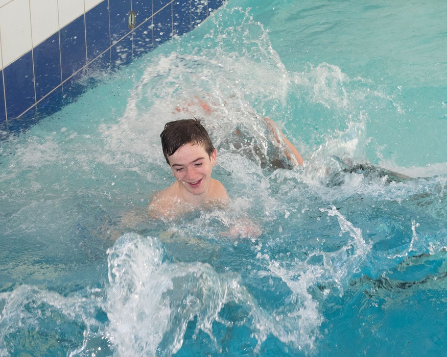 Waan je op een tropische surfbestemming en geniet van de golven in ons golfslagbad