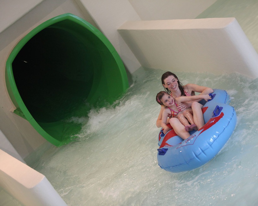 La sécurité de la piscine et des attractions sûres: check !