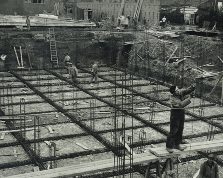 La construction de la piscine en plein air