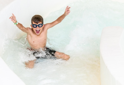 LAGO Wildwaterbaan blije jongen