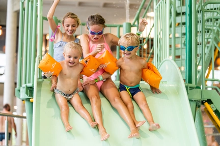 LAGO Kortrijk Weide Kinderen op de glijbaan