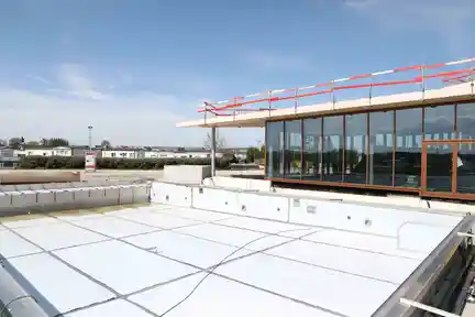 LAGO Bredene buitenzwembad afwerking tegels