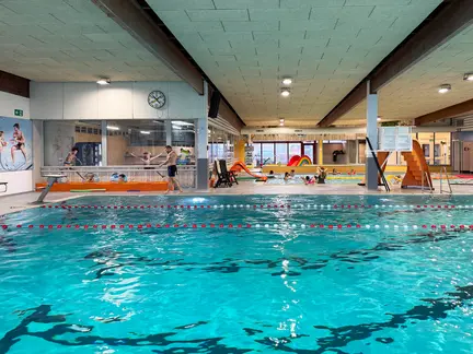 LAGO Kortrijk Lagaeplein overzicht sportbad en kinderbad