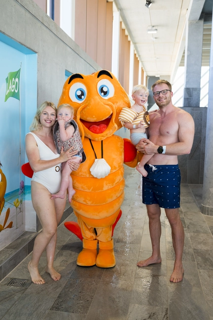 Gigi samen met kinderen in LAGO Bredene