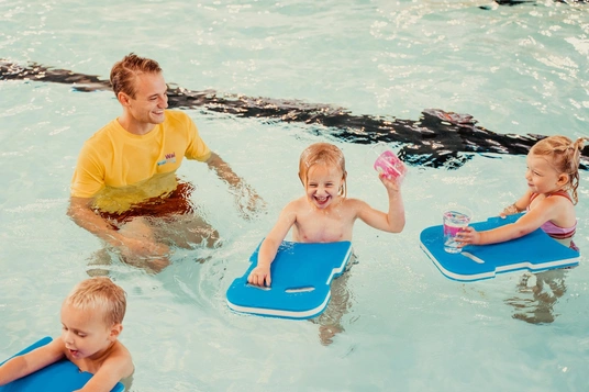LAGO Beveren groep kinderen en waiwai begeleider
