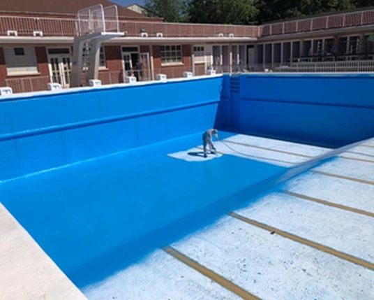 LAGO Kortrijk-Abdijkaai buitenzwembad dat gerestaureerd wordt