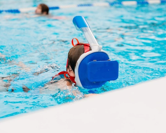 LAGO Kortrijk-Abdijkaai kind met snorkel