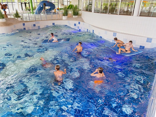 LAGO Beveren kinderen in golfslagbad