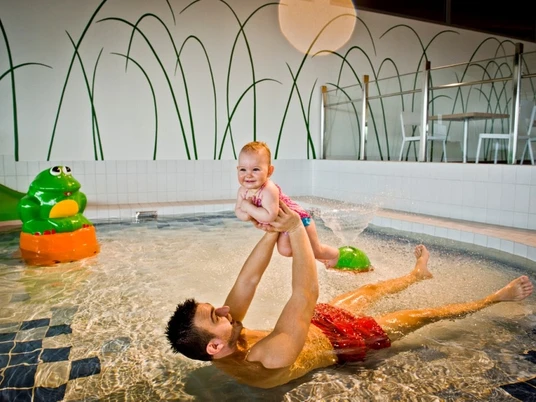 LAGO Beveren papa met baby kinderbad 