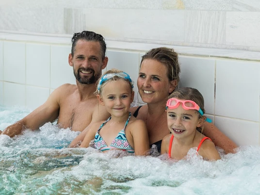 LAGO Pelt gezin in bubbelbad