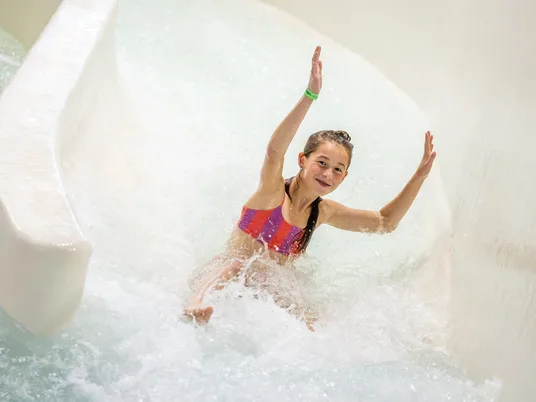 LAGO Pelt meisje in wildwaterbaan