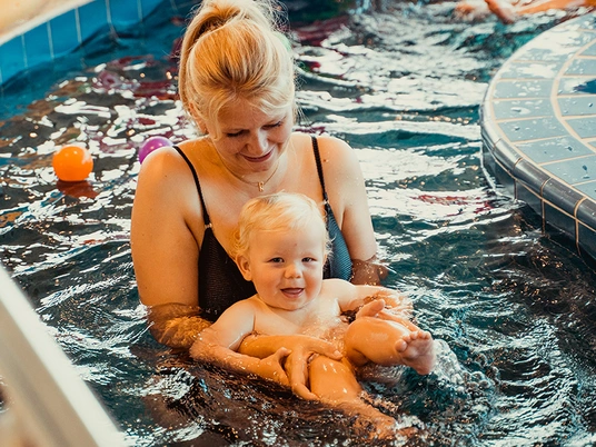 LAGO Zwevegem zwemmen met baby