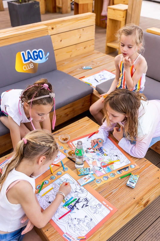 Terras kinderen tekenen