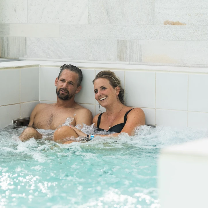 LAGO Pelt whirlpool vrouw en man