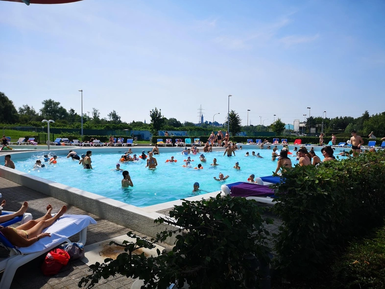 LAGO Mons Pool