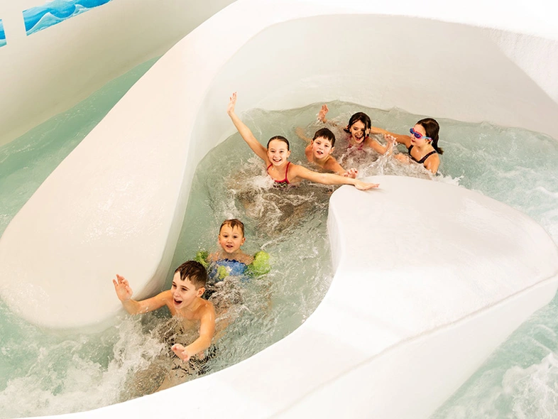LAGO groep kinderen in wildwaterbaan